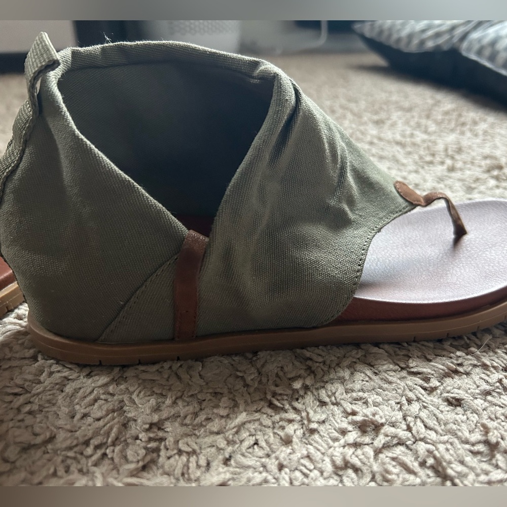 Mia Sandals - Picture 2 of 4